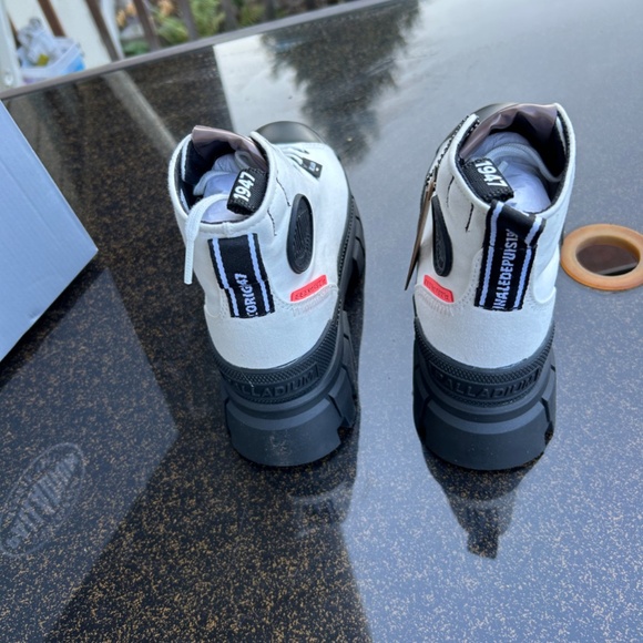 Palladium Revolt Hi Top Sneakers White Black Chunky Sole US 6 EU 37 NWB - Picture 4 of 7